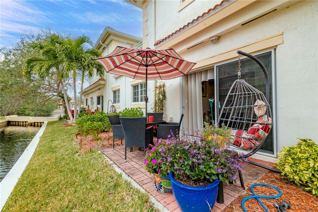 532 7th Square Southwest, Unit 101 Vero Beach, FL 32962 - Photo 25 of 33 front view of a house with a yard