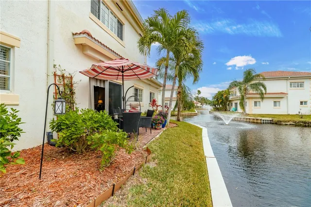 $240,000 | 532 7th Square Southwest, Unit 101, Vero Beach, FL 32962