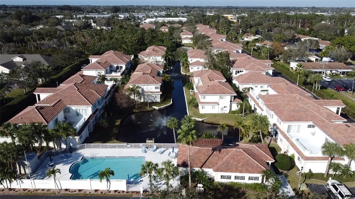 532 7th Square Southwest, Unit 101 Vero Beach, FL 32962 - Photo 4 of 33