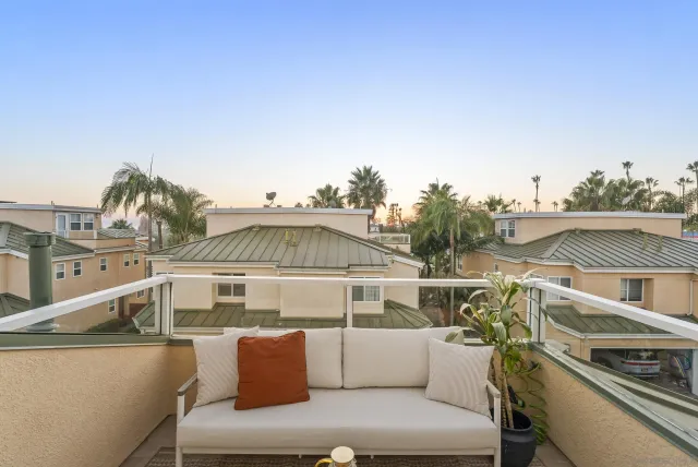 $1,080,000 | 555 Eaton Street, Unit N, Oceanside, CA 92054