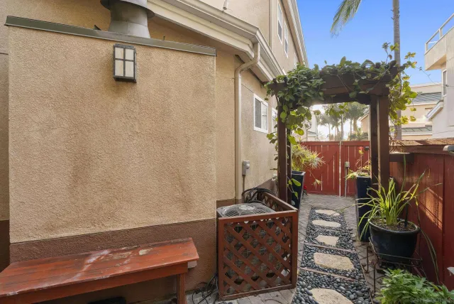 $1,080,000 | 555 Eaton Street, Unit N, Oceanside, CA 92054
