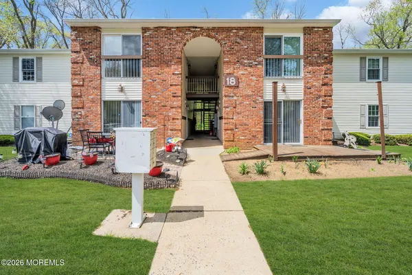 $2,800 | 18-7 Augusta Court, Freehold, NJ 07728