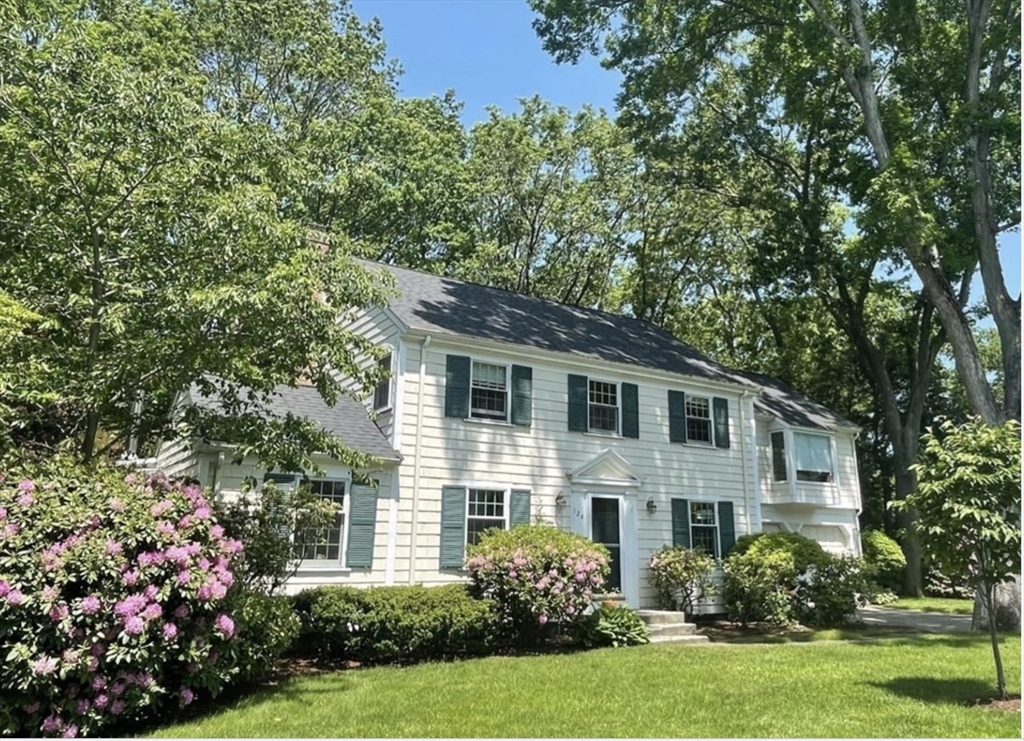 124 Pilgrim Road Wellesley, MA 02481 - Photo 2 of 24