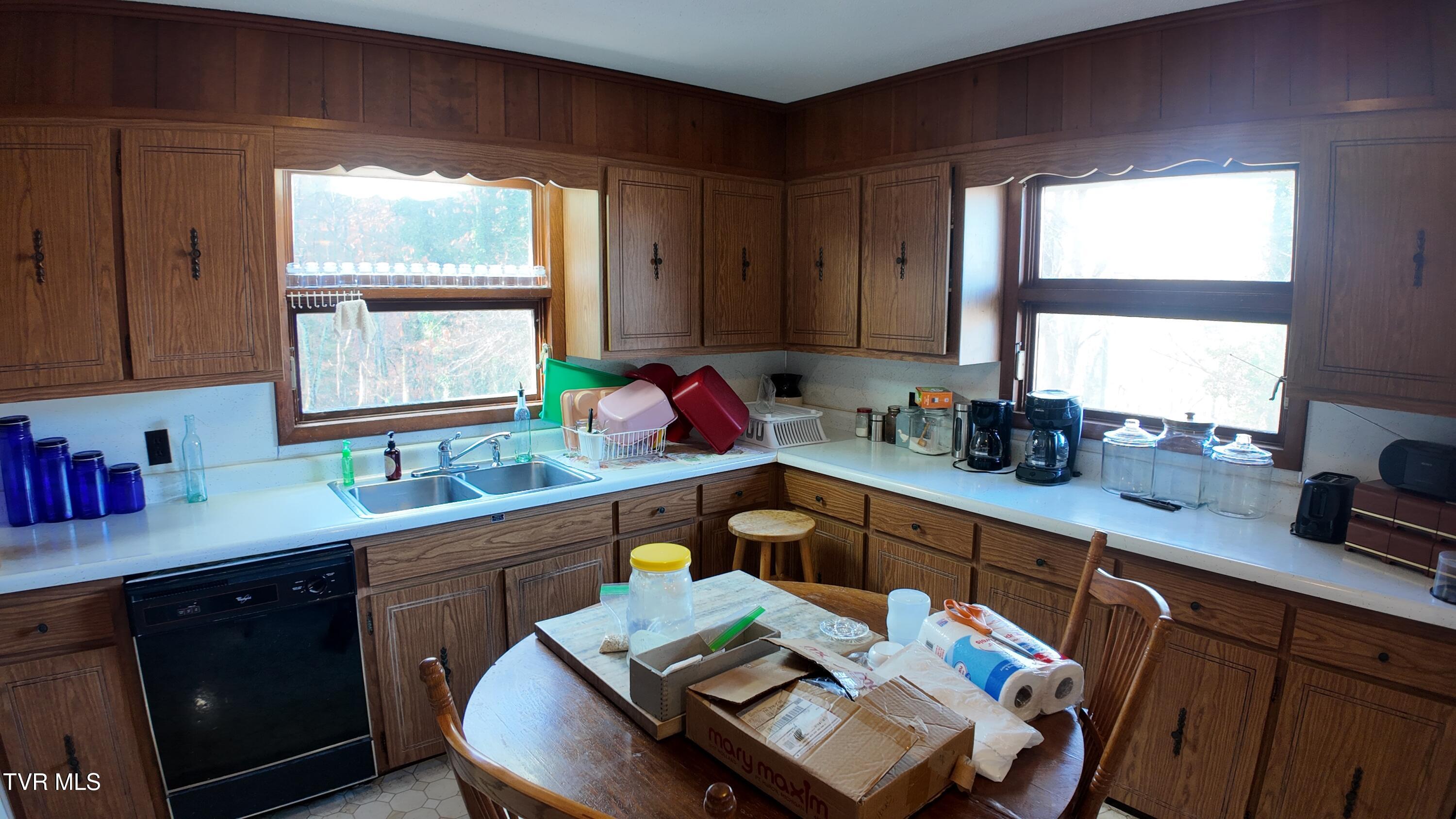 591 Deer Haven Road Unicoi, TN 37692 - Photo 14 of 54 dji_mimo_20251120_101040_20251120111040_