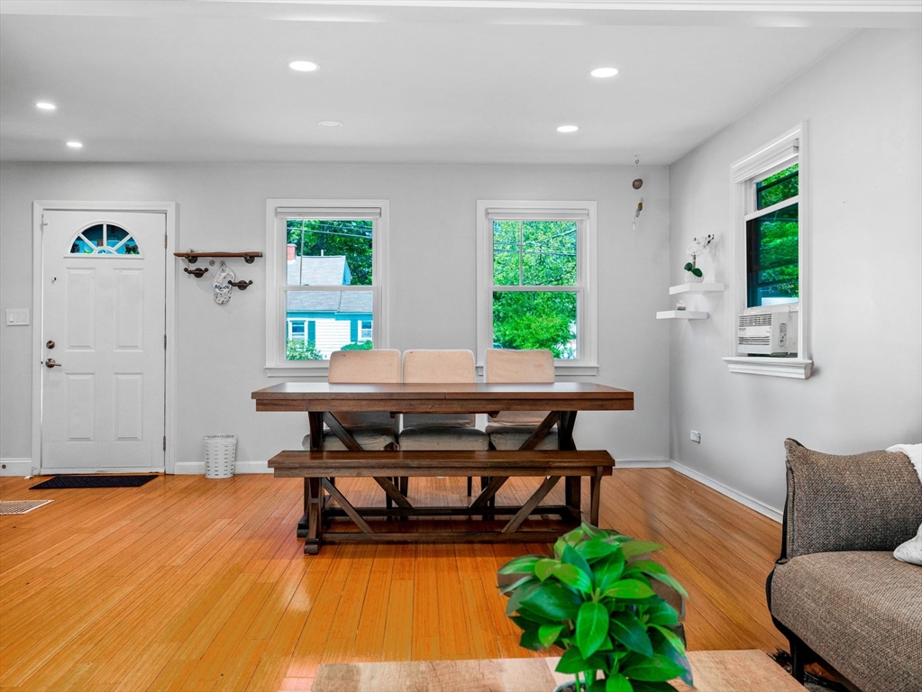 9 Stratford Road Natick, MA 01760 - Photo 3 of 32