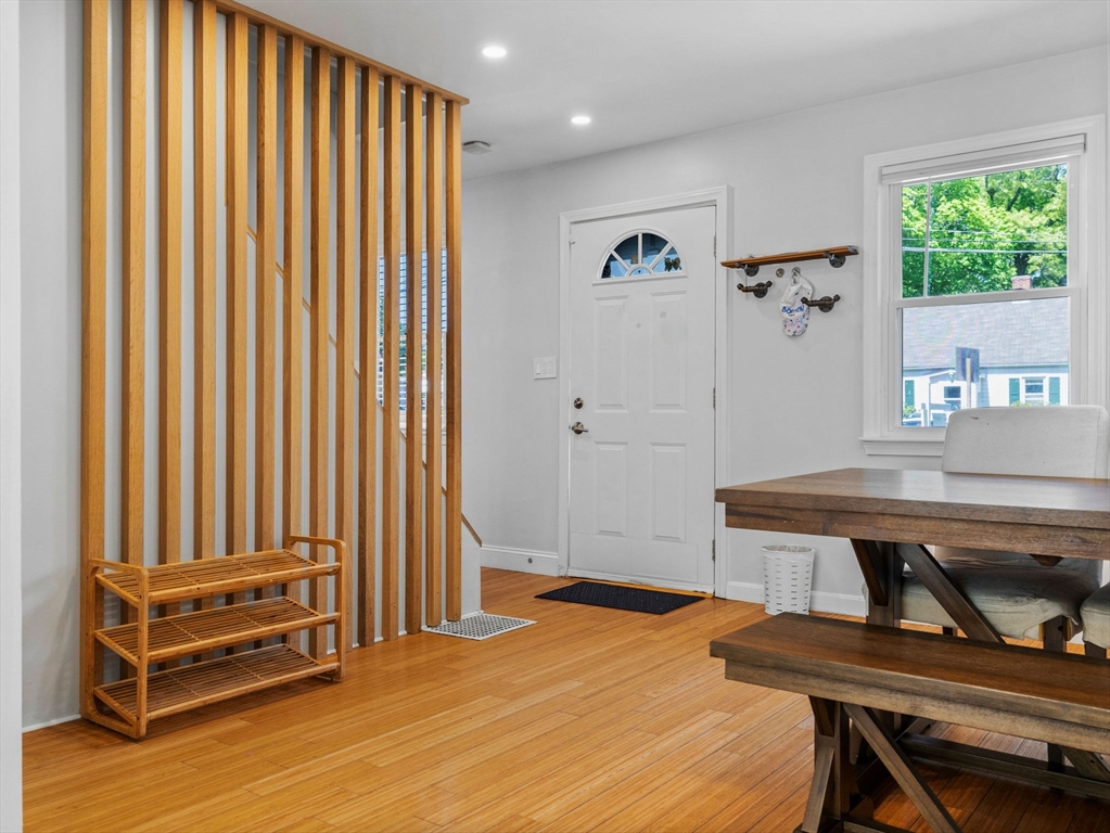 9 Stratford Road Natick, MA 01760 - Photo 4 of 32