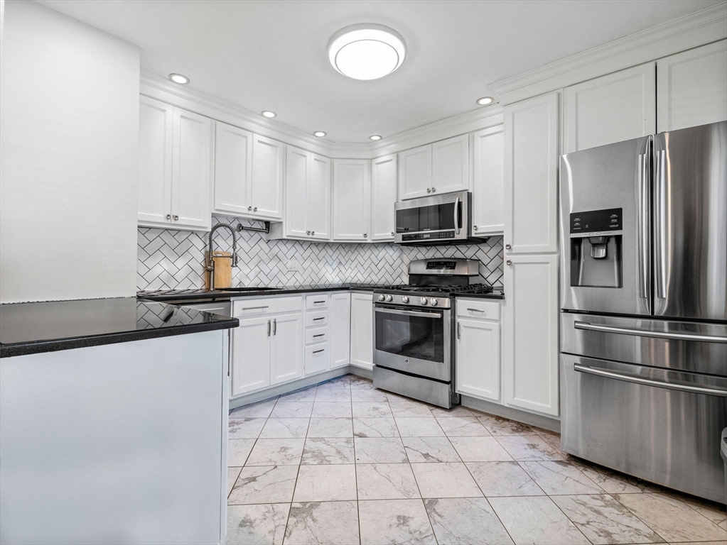 9 Stratford Road Natick, MA 01760 - Photo 7 of 32