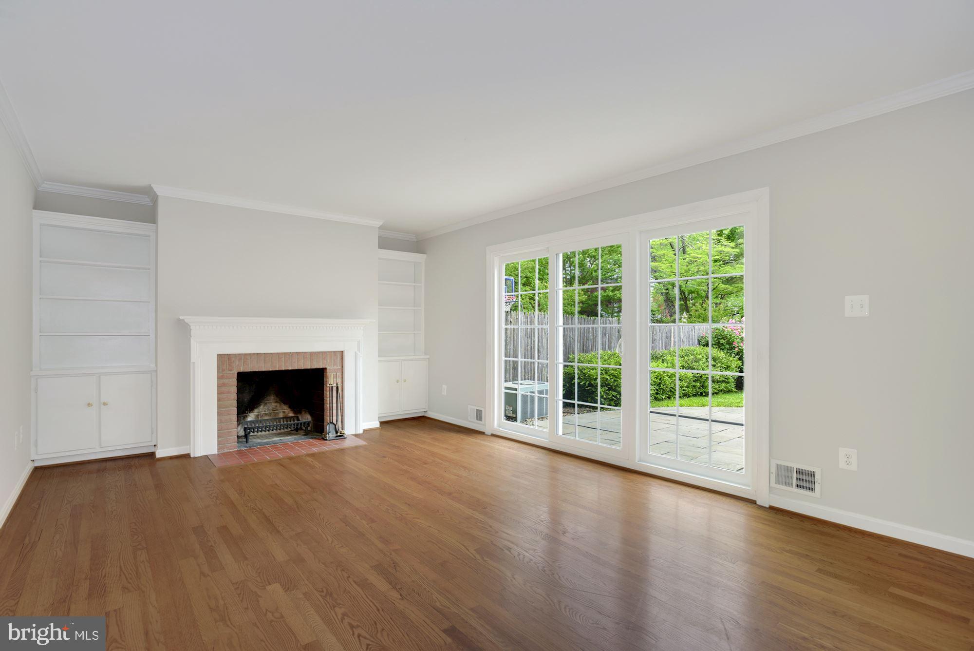 6748 Towne Lane Road McLean, VA 22101 - Photo 11 of 35 Living Room
