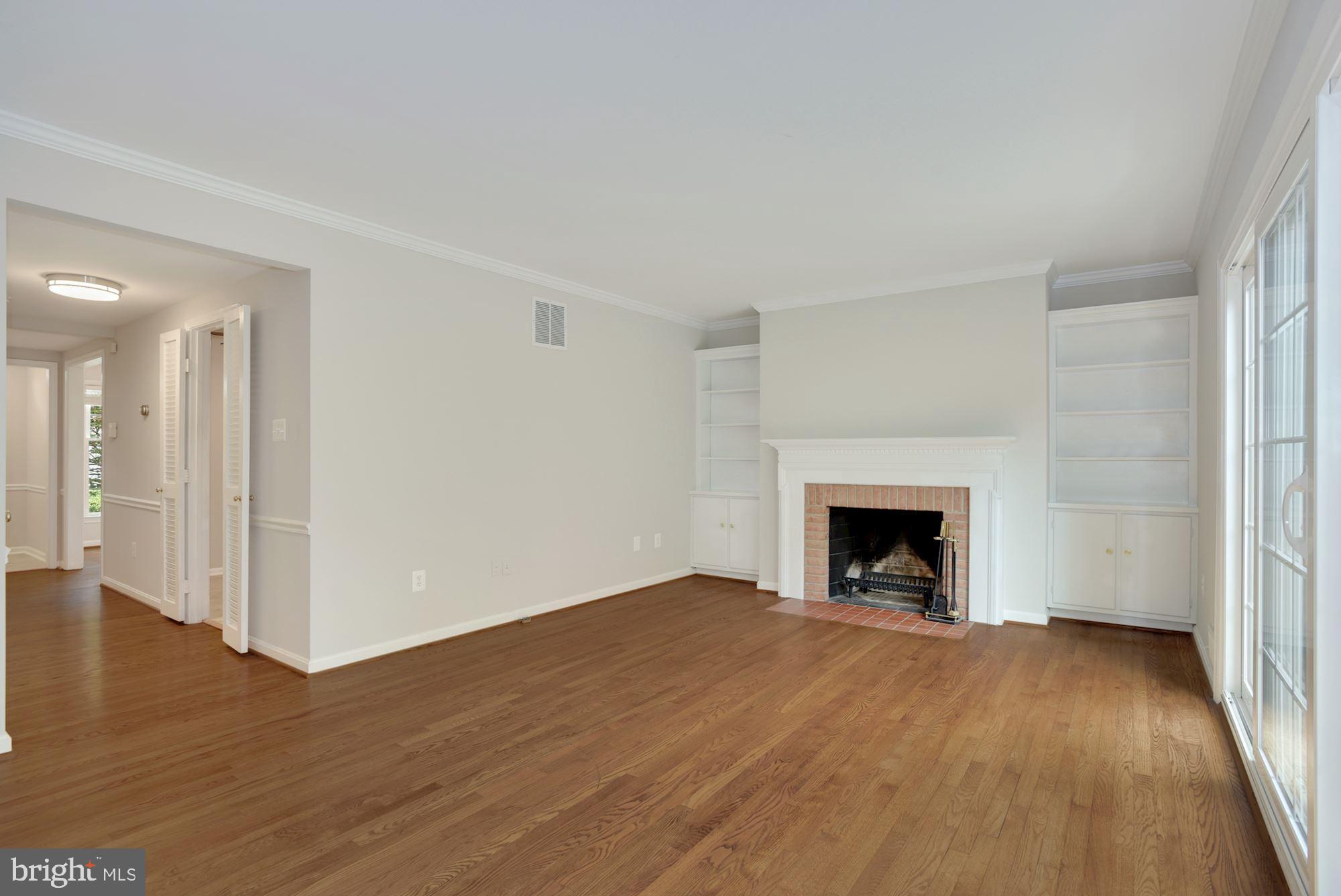 6748 Towne Lane Road McLean, VA 22101 - Photo 12 of 35 Living Room