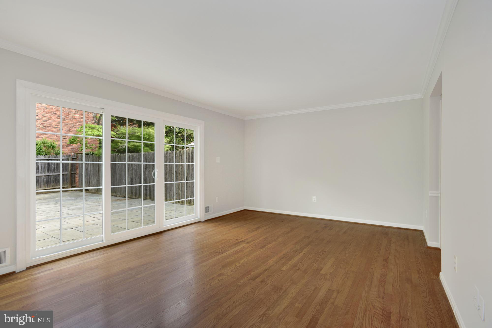 6748 Towne Lane Road McLean, VA 22101 - Photo 13 of 35 Living Room