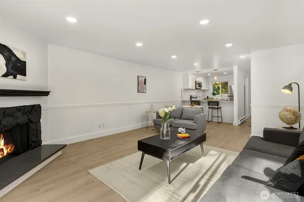 $398,000 | 14527 Northeast 40th Street, Unit G104, Bellevue, WA 98007