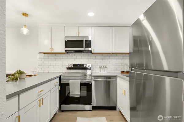 $398,000 | 14527 Northeast 40th Street, Unit G104, Bellevue, WA 98007