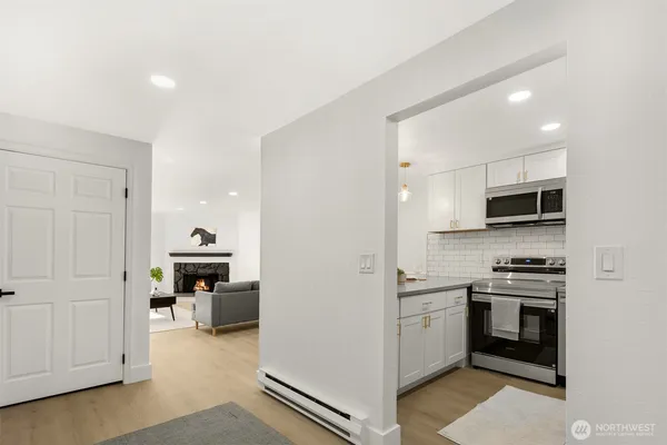 $398,000 | 14527 Northeast 40th Street, Unit G104, Bellevue, WA 98007