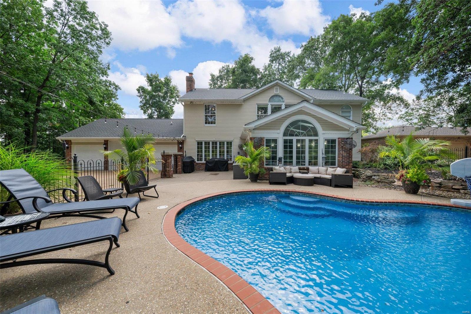 6335 Bluff Forest Drive St. Louis, MO 63129 - Photo 2 of 37