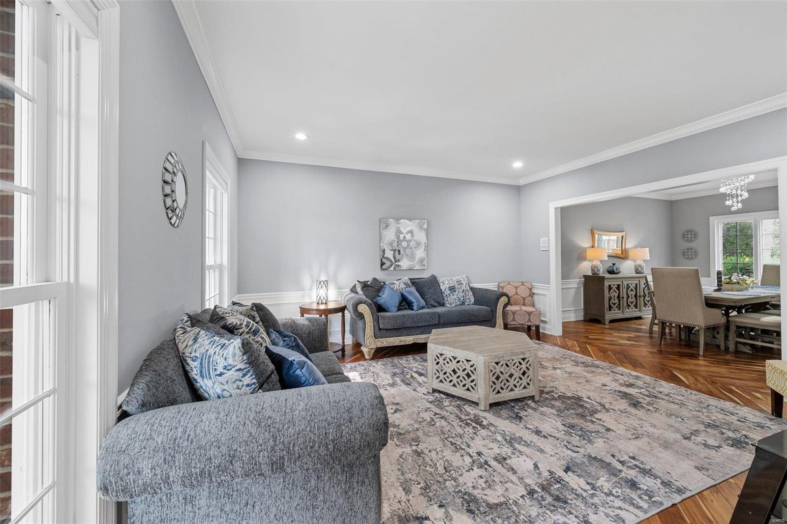 6335 Bluff Forest Drive St. Louis, MO 63129 - Photo 4 of 37