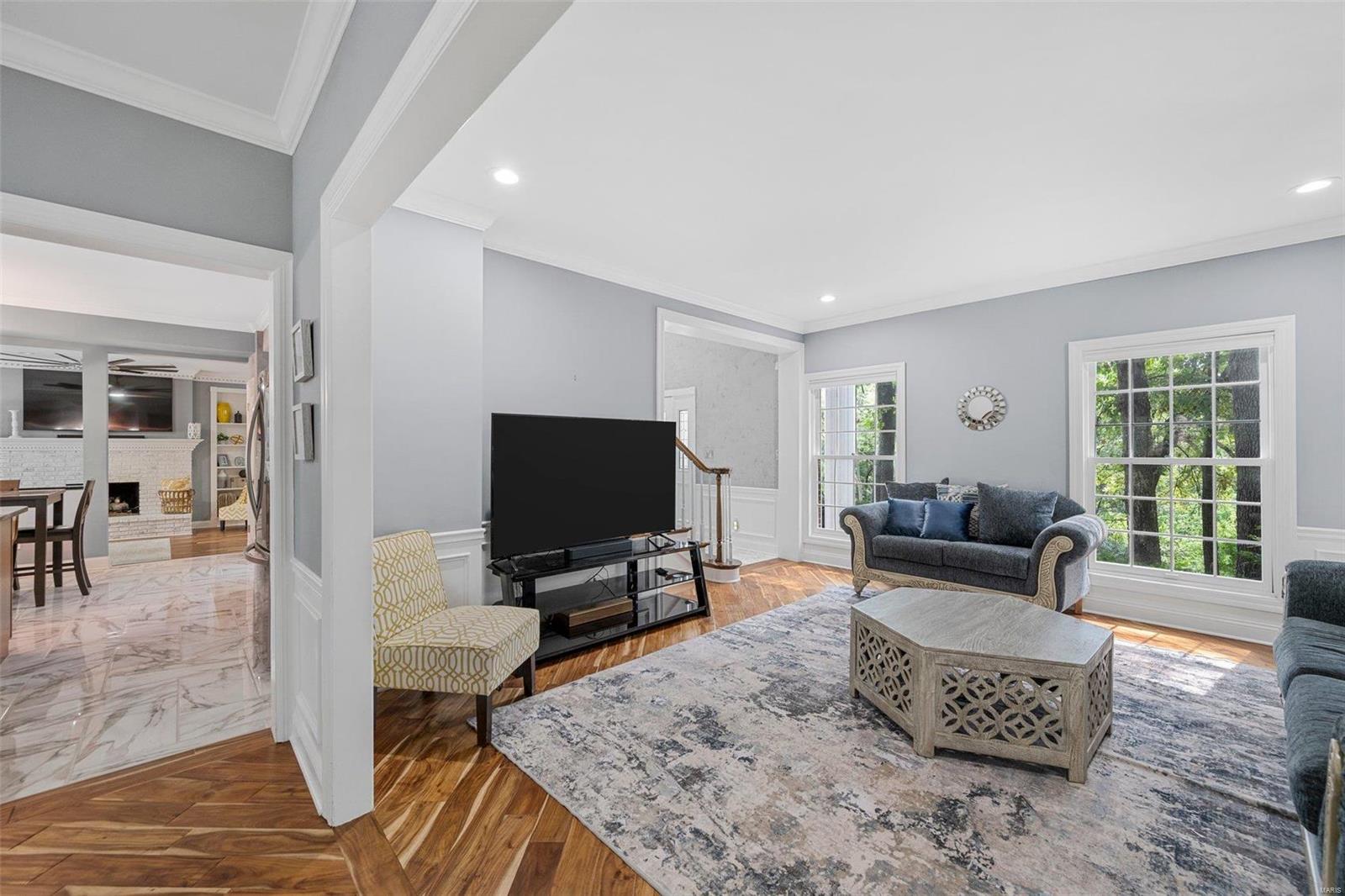 6335 Bluff Forest Drive St. Louis, MO 63129 - Photo 5 of 37