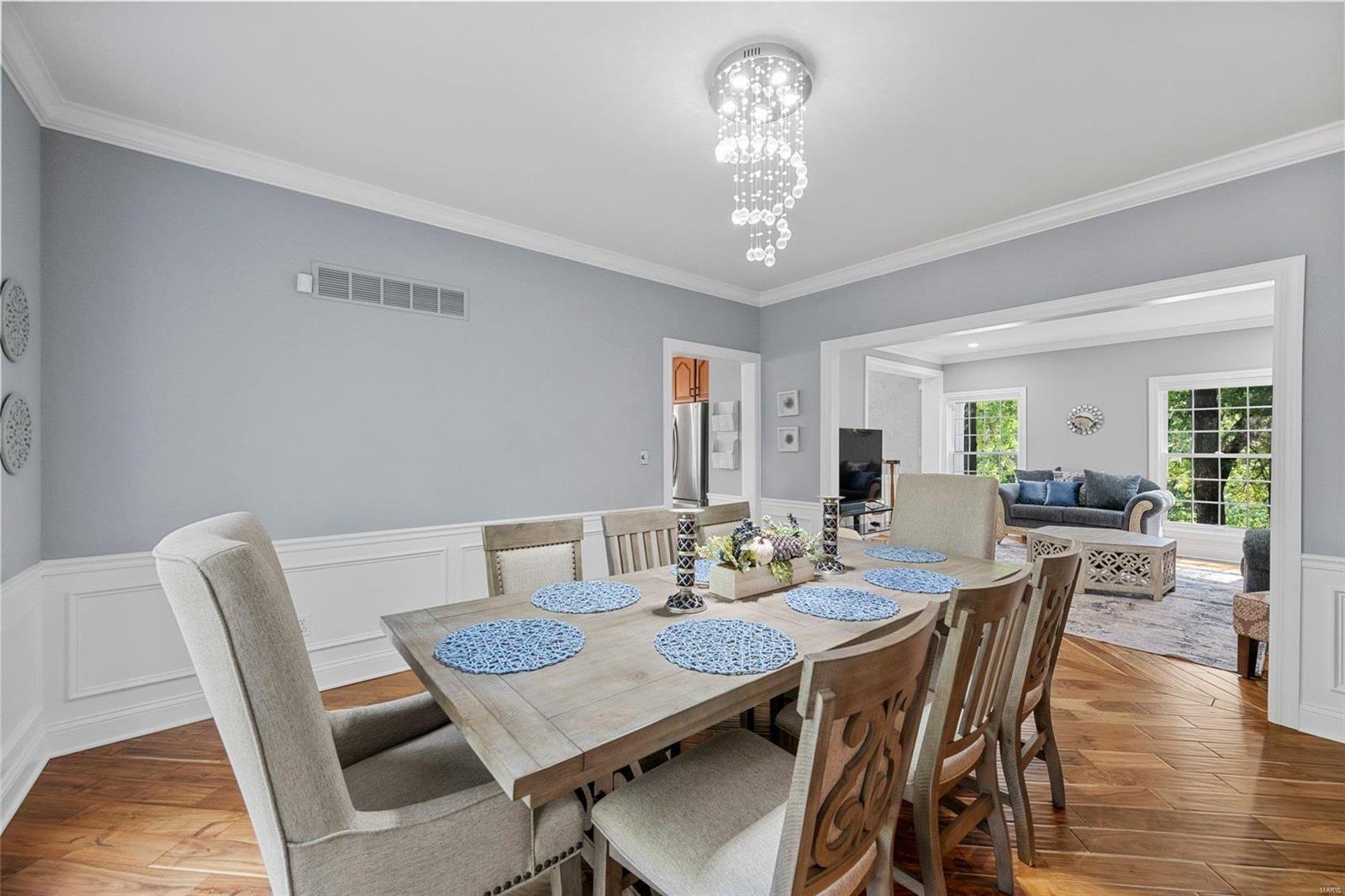 6335 Bluff Forest Drive St. Louis, MO 63129 - Photo 7 of 37