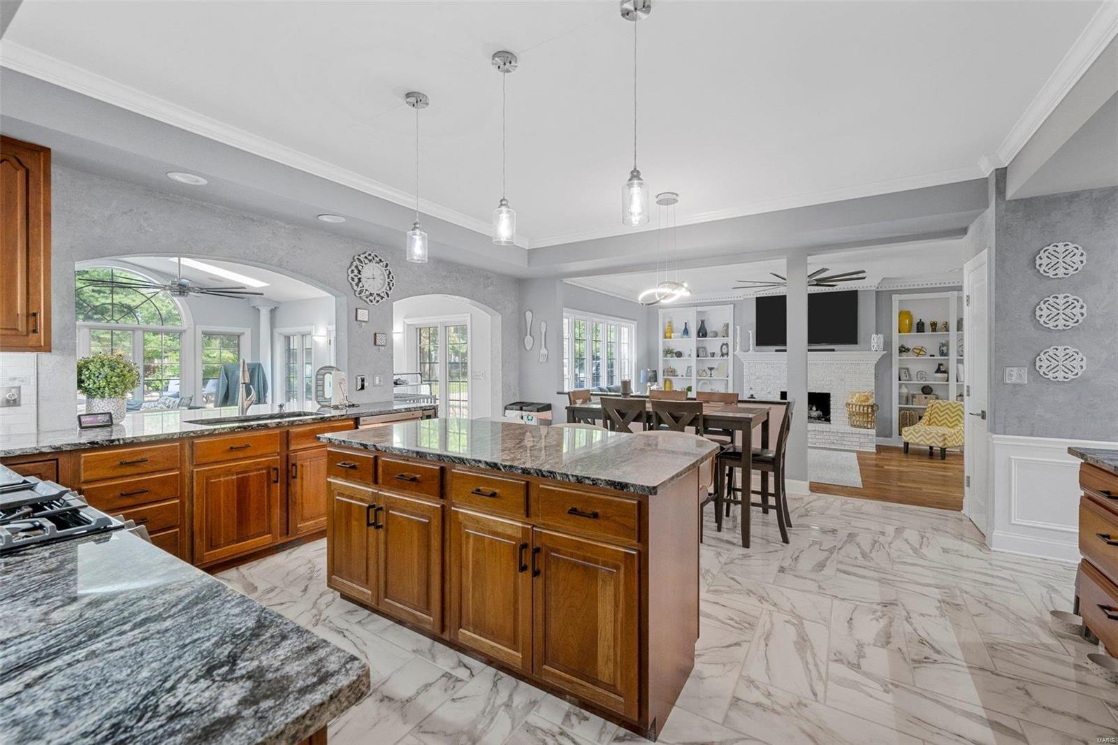 6335 Bluff Forest Drive St. Louis, MO 63129 - Photo 8 of 37