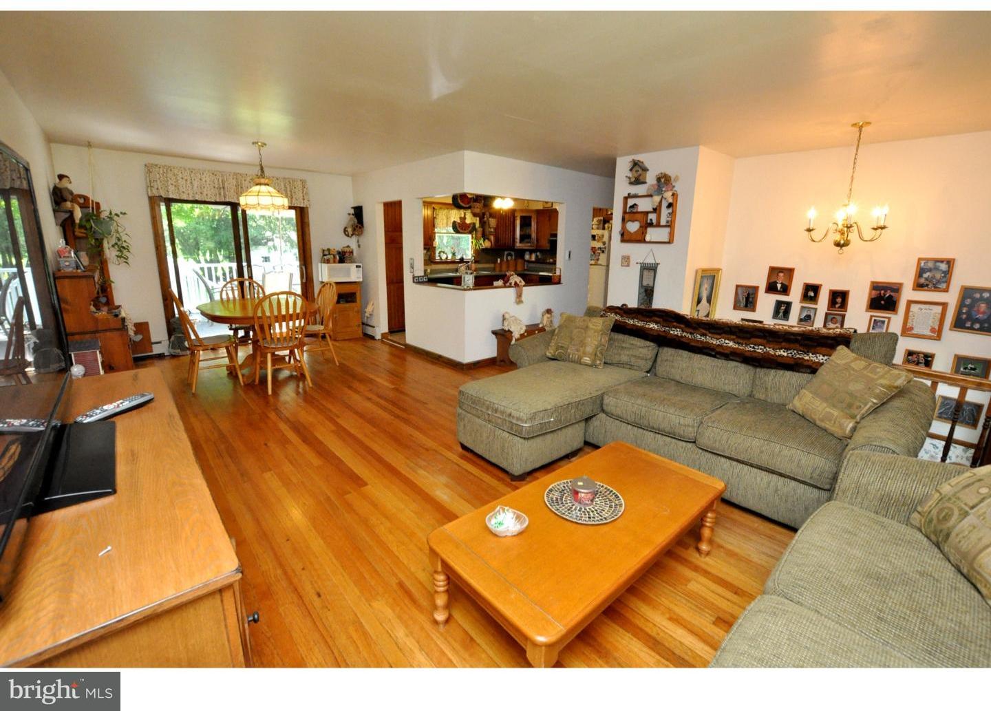 208 Union Mill Road Mount Laurel, NJ 08054 - Photo 6 of 19 Living Room