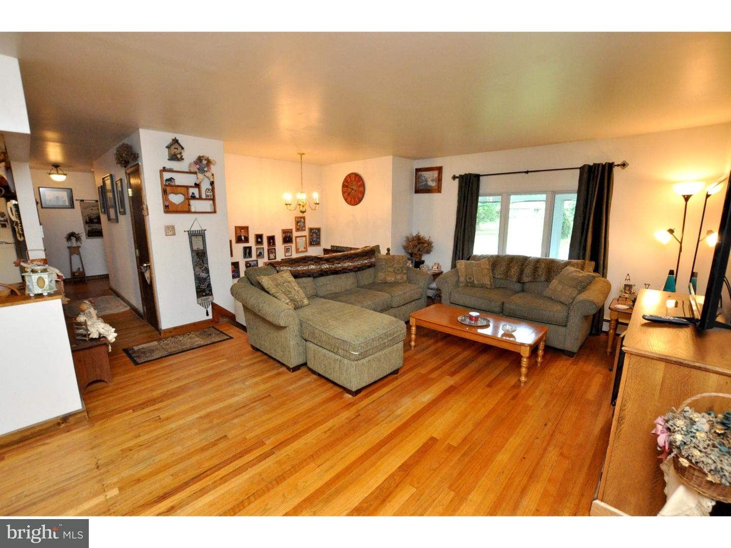 208 Union Mill Road Mount Laurel, NJ 08054 - Photo 7 of 19 Living Room