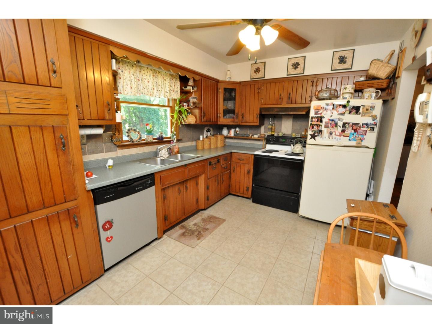 208 Union Mill Road Mount Laurel, NJ 08054 - Photo 8 of 19 Kitchen