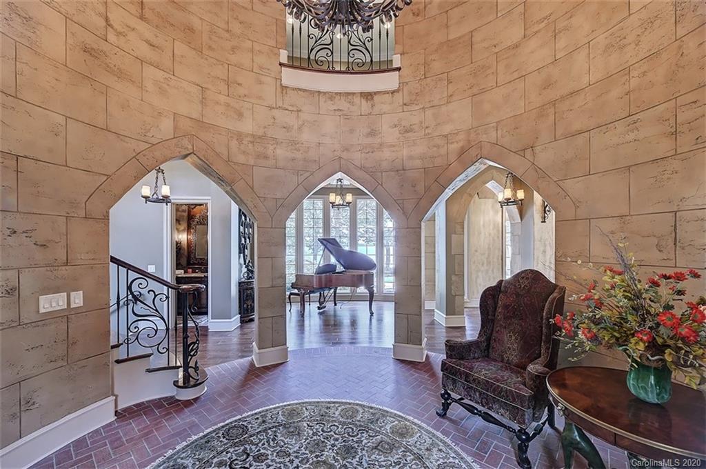 16505 Jetton Road Cornelius, NC 28031 - Photo 10 of 48 a view of livingroom with furniture and flowers