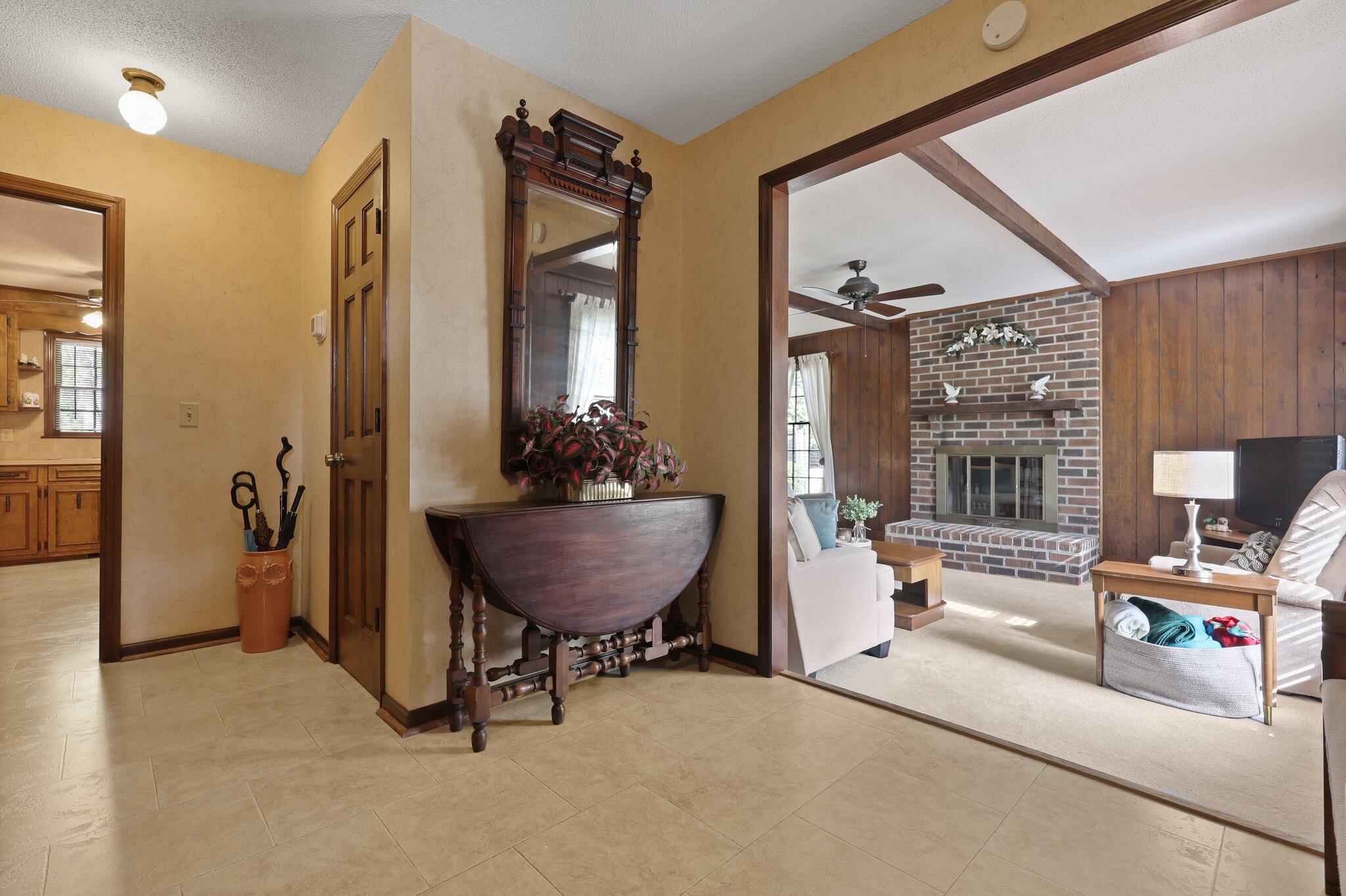 8147 Waltham Road North Charleston, SC 29406 - Photo 2 of 32 Foyer