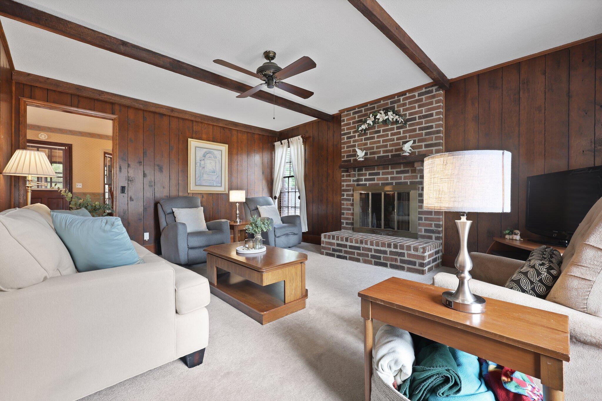 8147 Waltham Road North Charleston, SC 29406 - Photo 3 of 32 Living room