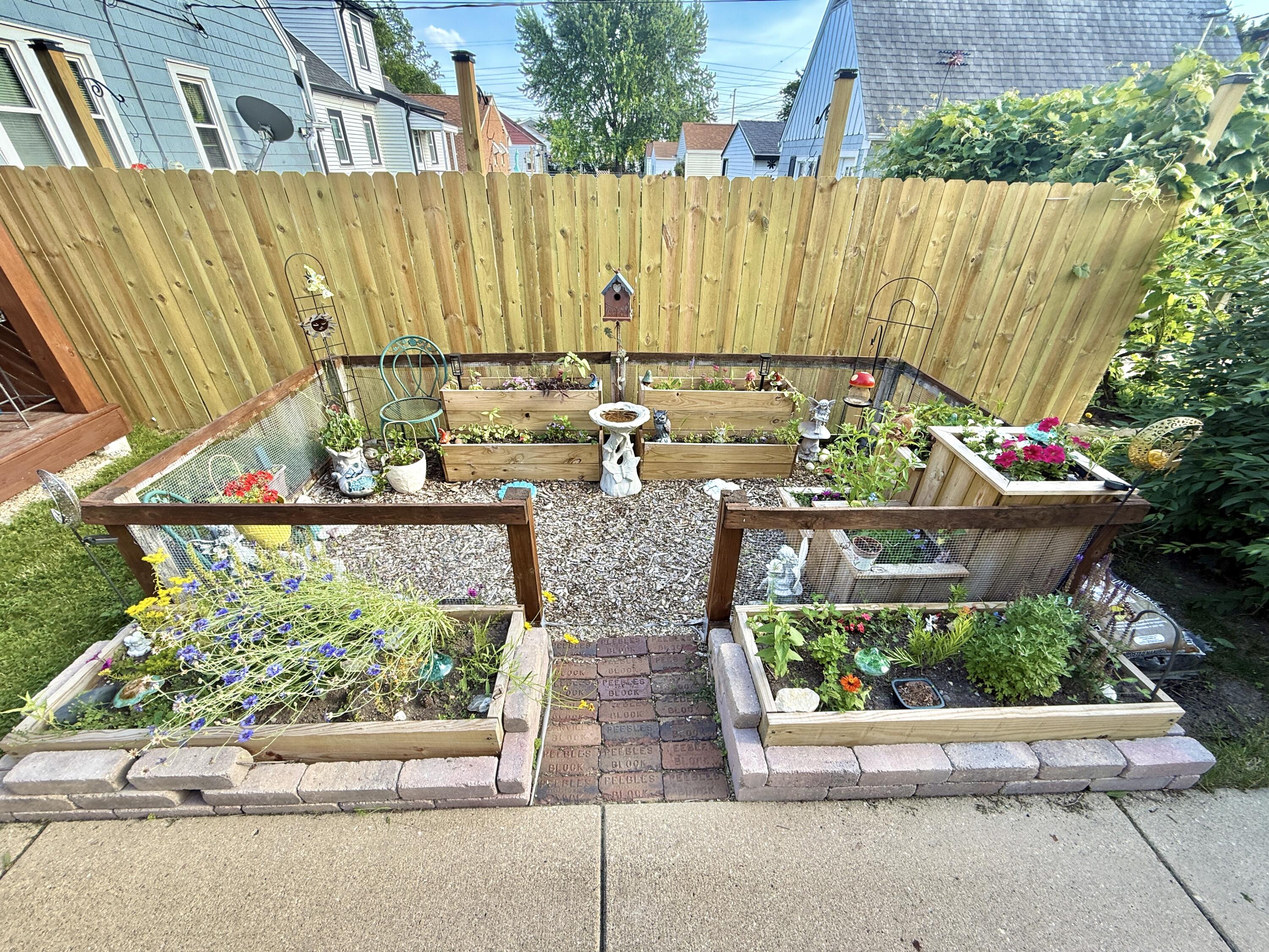4009 South 5th Street Milwaukee, WI 53207 - Photo 20 of 23 backyard garden