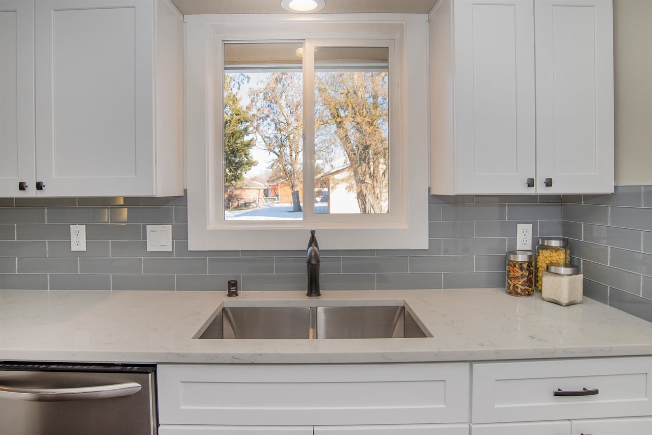 1213 South Evergreen Road Veradale, WA 99037 - Photo 2 of 18