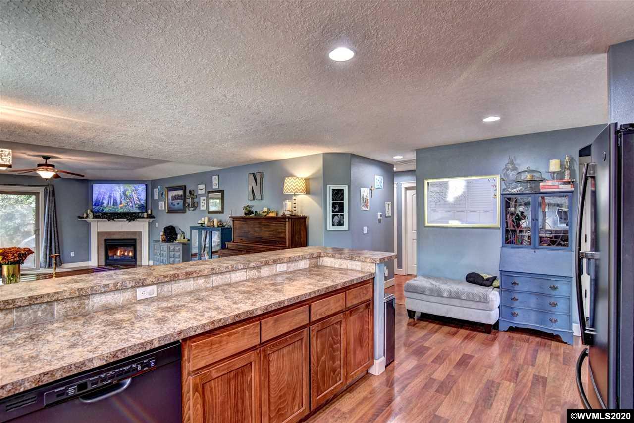 122 10th Street Jefferson, OR 97352 - Photo 7 of 32