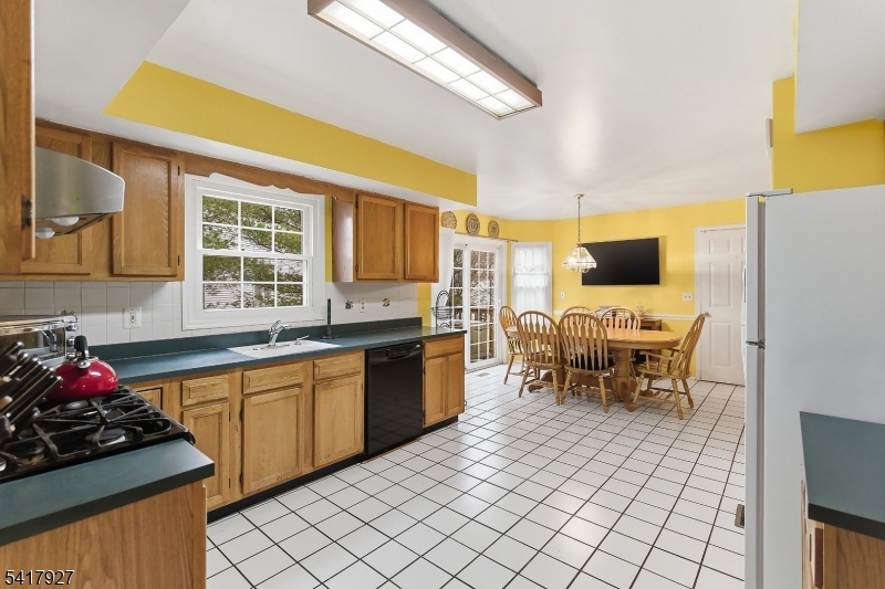 4 Crowel Road Hillsborough, NJ 08844 - Photo 12 of 38