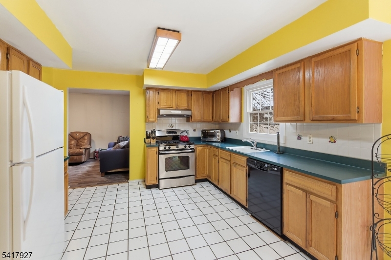 4 Crowel Road Hillsborough, NJ 08844 - Photo 13 of 38