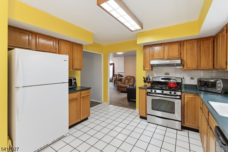 4 Crowel Road Hillsborough, NJ 08844 - Photo 15 of 38