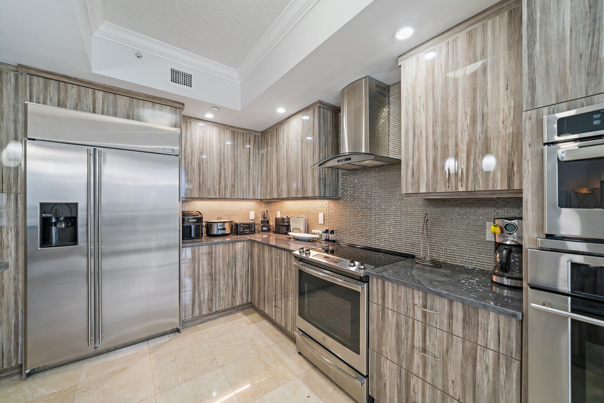 4600 North Ocean Drive, Unit 703 Singer Island, FL 33404 - Photo 9 of 65 047-4600NOceanDr-703-SingerIsland-SMALL