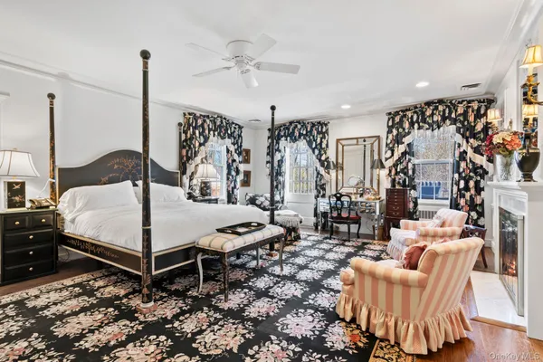 a view of a roof deck with wooden floor and fence