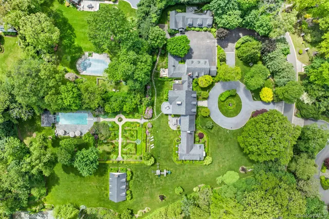 $40,000 | 8 Stonegate Lane, Glen Head, NY 11545