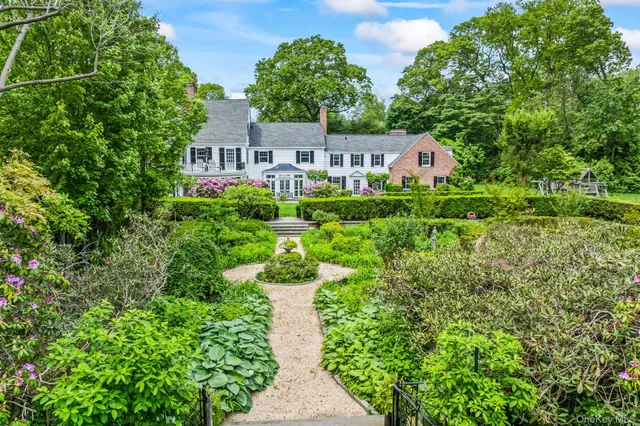 $40,000 | 8 Stonegate Lane, Glen Head, NY 11545