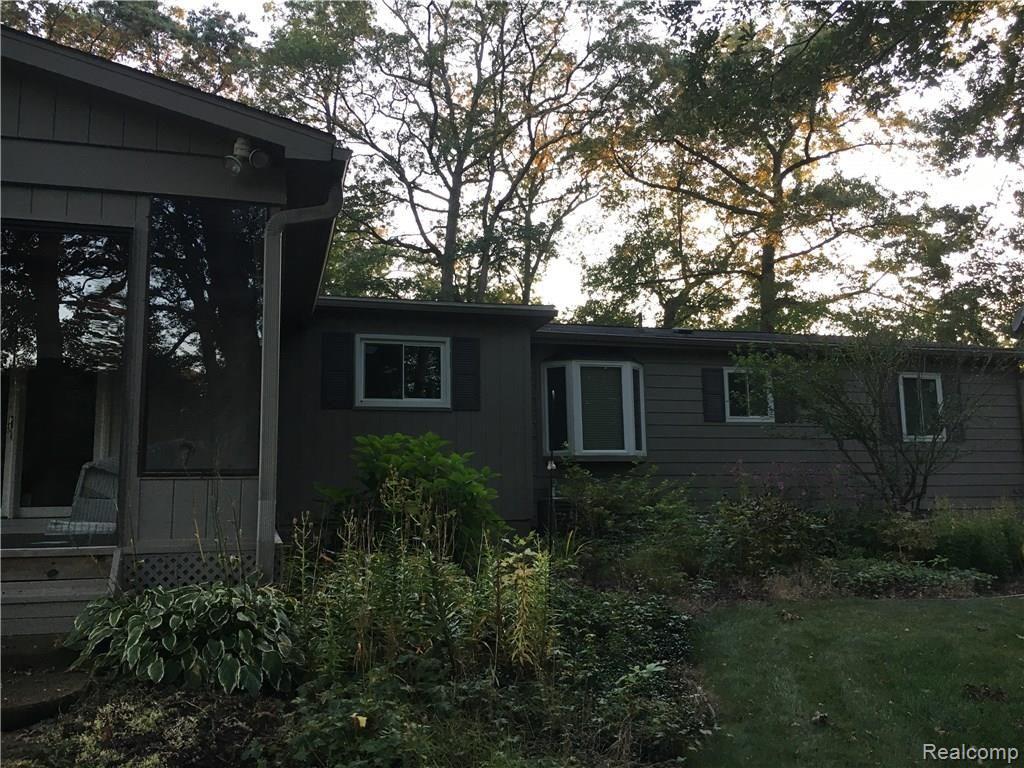 13589 White Lake Road Fenton, MI 48430 - Photo 7 of 25 AFD113B8-A1DA-455B-9648-BA2D7535B88F.jpeg