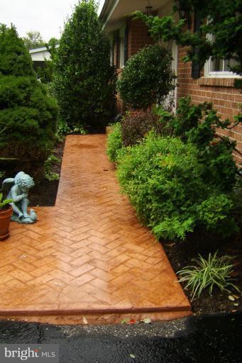 6 Eden Roc Court Baltimore, MD 21208 - Photo 4 of 30 View of Walkway and Landscaping