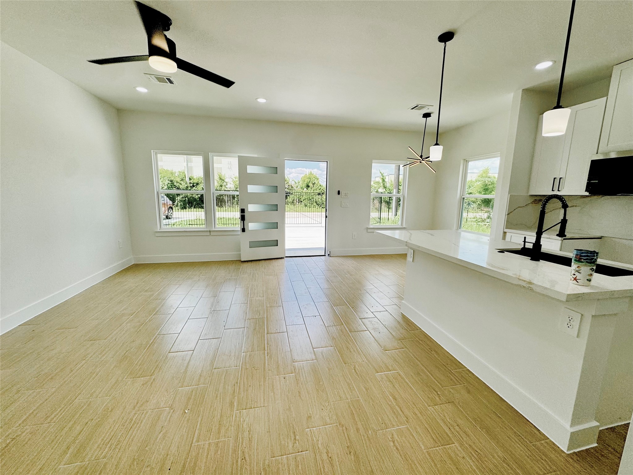 5710 Delmack Street, Unit B Houston, TX 77032 - Photo 6 of 30 Living Room & Kitchen