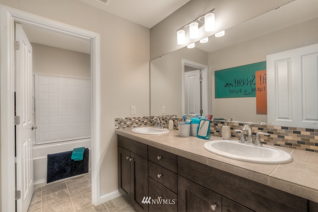 16021 Southeast 141st Place, Unit 3 Renton, WA 98059 - Photo 37 of 40 Gallery Image 37