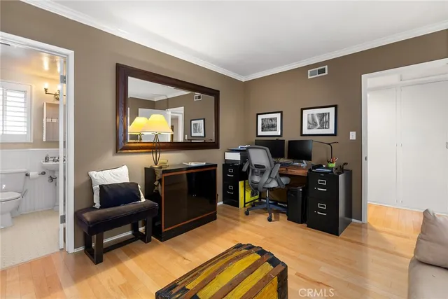 $999,000 | 950 South Orange Grove Boulevard, Pasadena, CA 91105