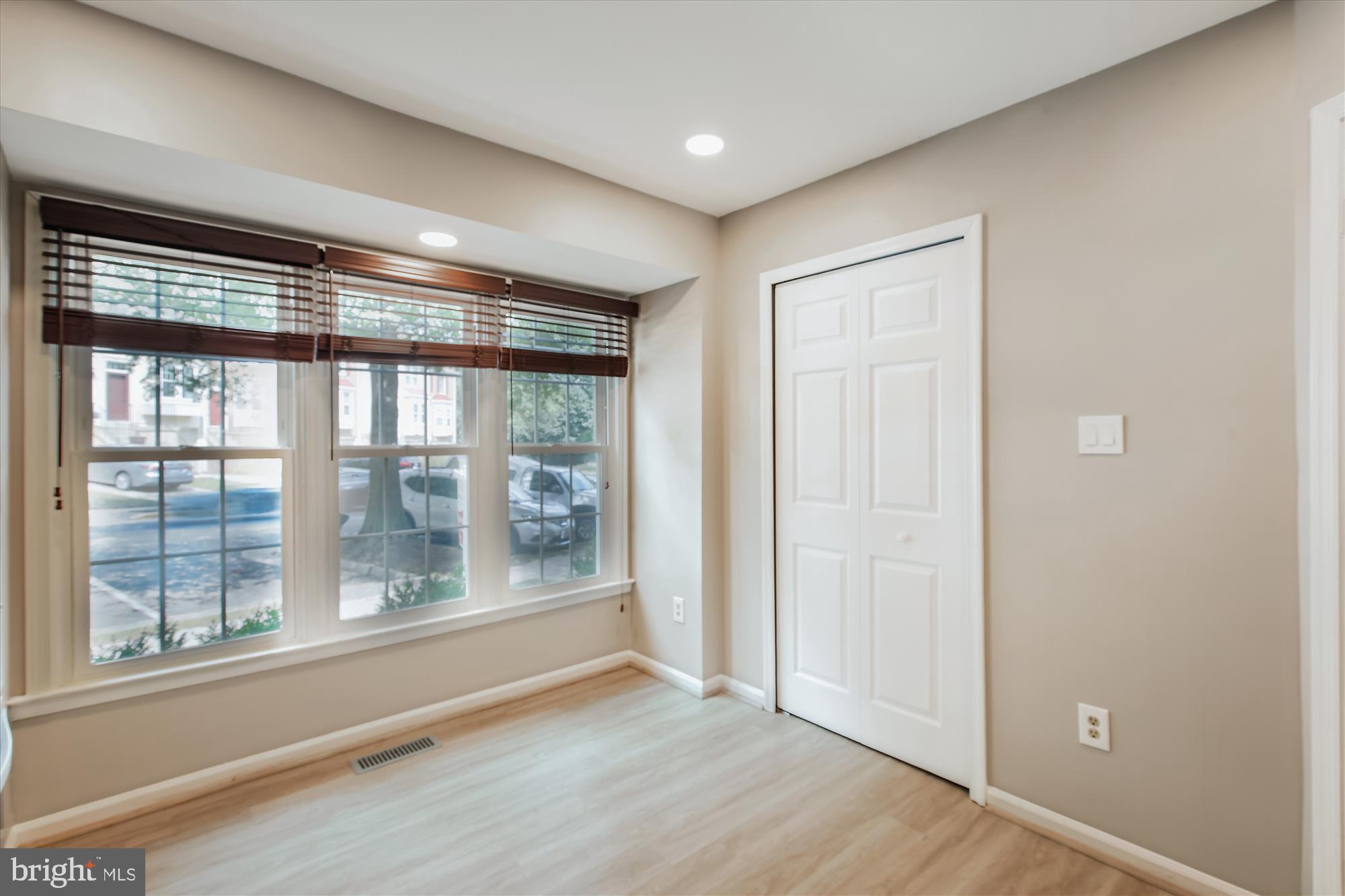 8476 Springfield Oaks Drive Springfield, VA 22153 - Photo 12 of 56 Gallery Image 12