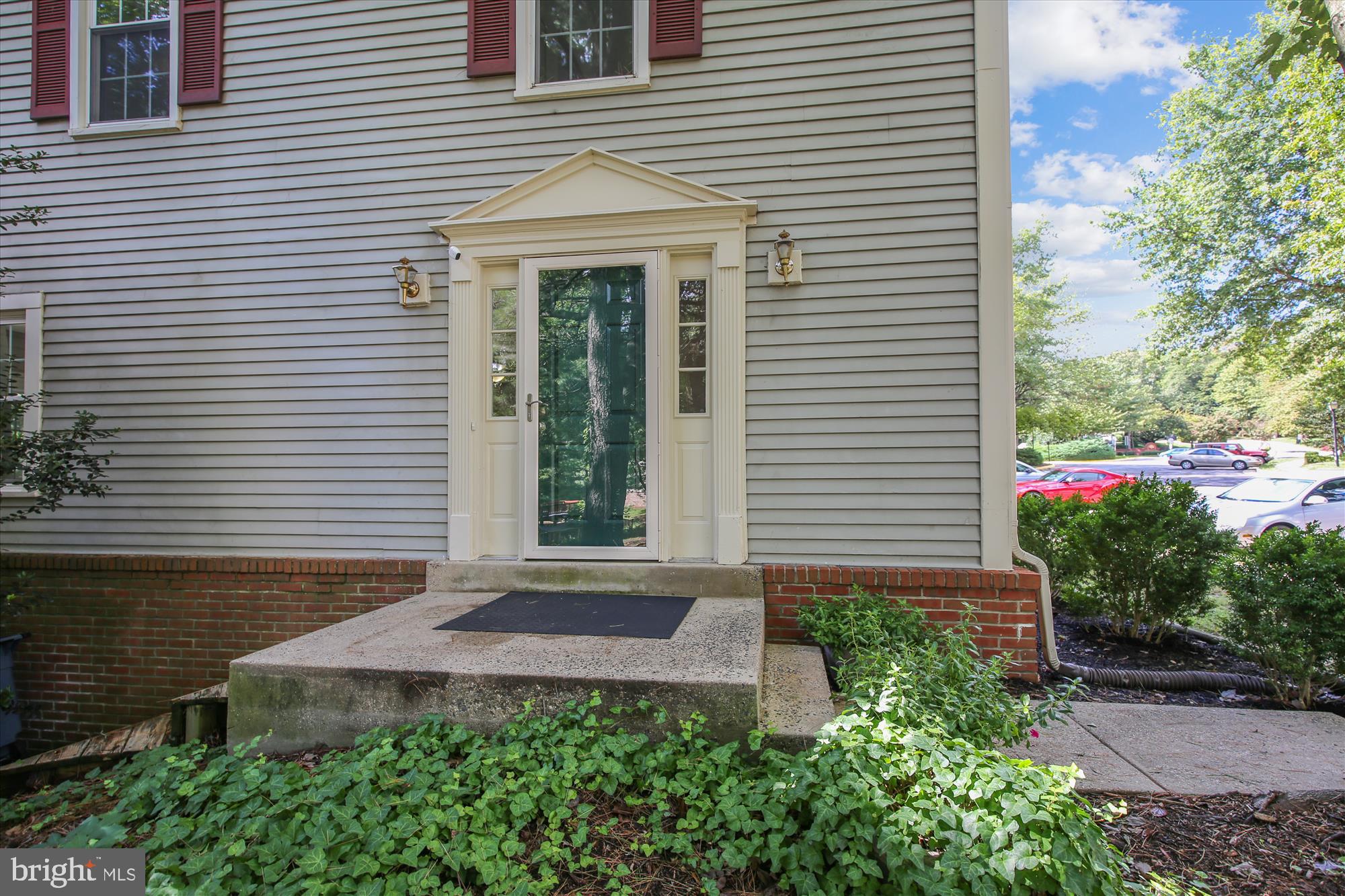 8476 Springfield Oaks Drive Springfield, VA 22153 - Photo 4 of 56 Gallery Image 4