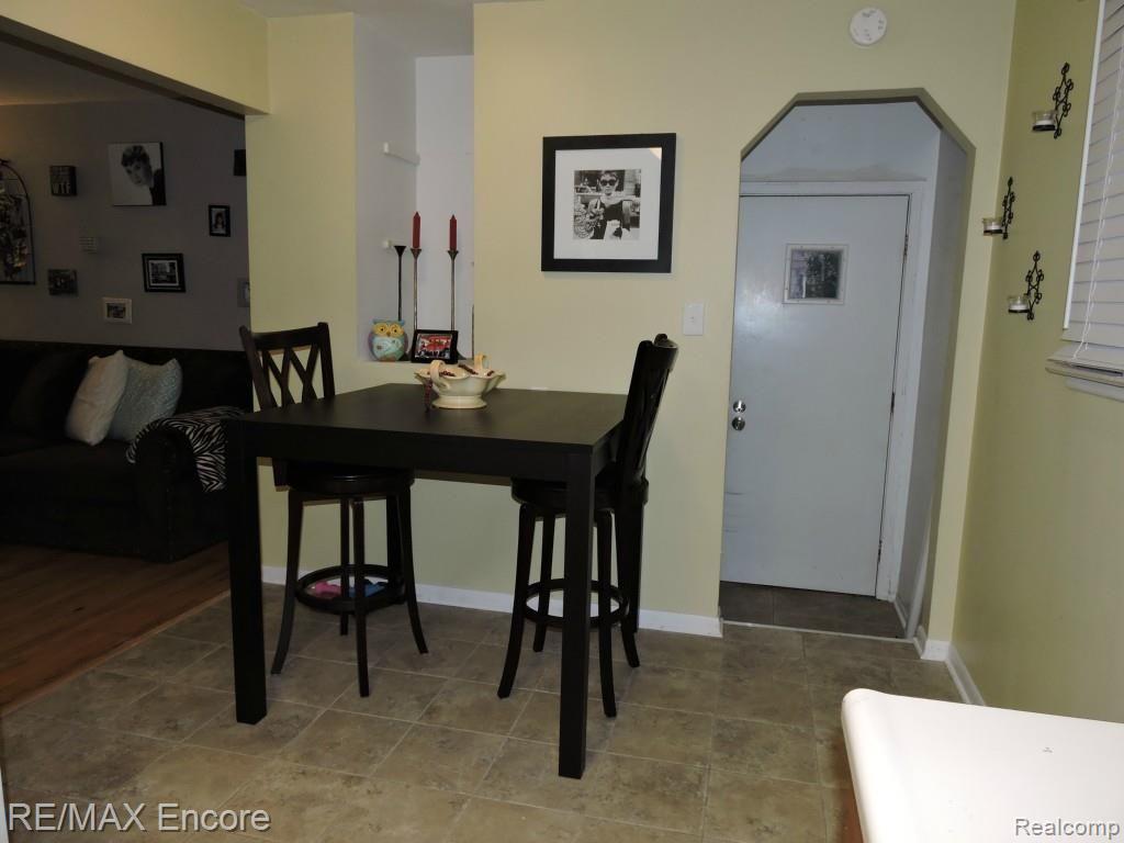 1007 Winifred Drive Holly, MI 48442 - Photo 5 of 21 Dining.jpg