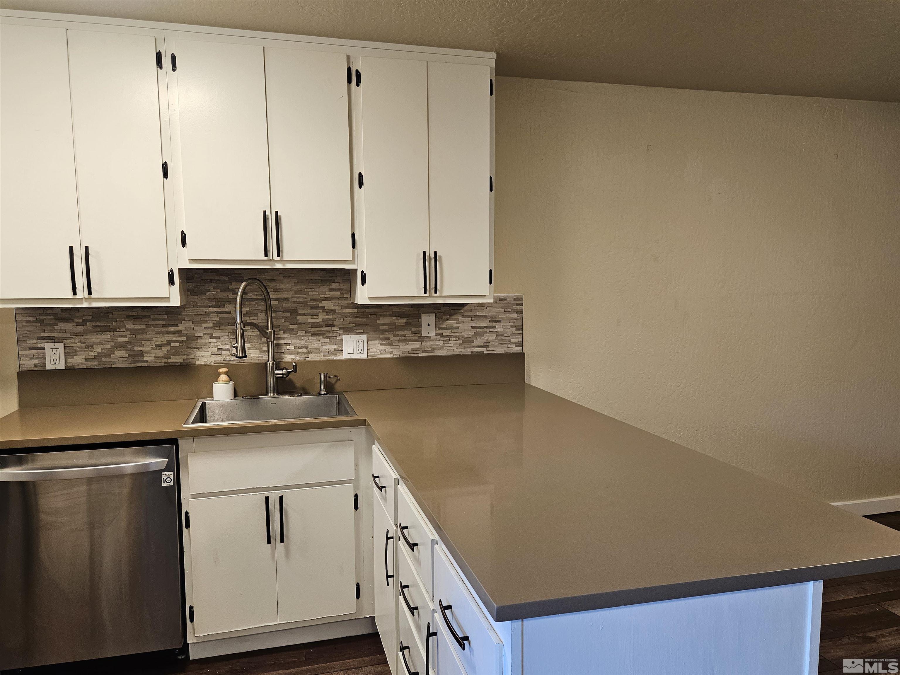 4626 Rio Poco Road, Unit B Reno, NV 89502 - Photo 9 of 30 Photo 9