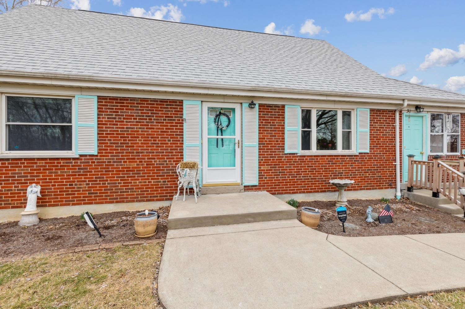 3089 Crest Road Cincinnati, OH 45251 - Photo 2 of 39