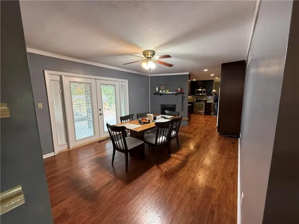 $300,000 | 402 Minnetare Lane, Hiawatha, KS 66434