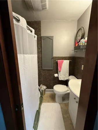 $300,000 | 402 Minnetare Lane, Hiawatha, KS 66434